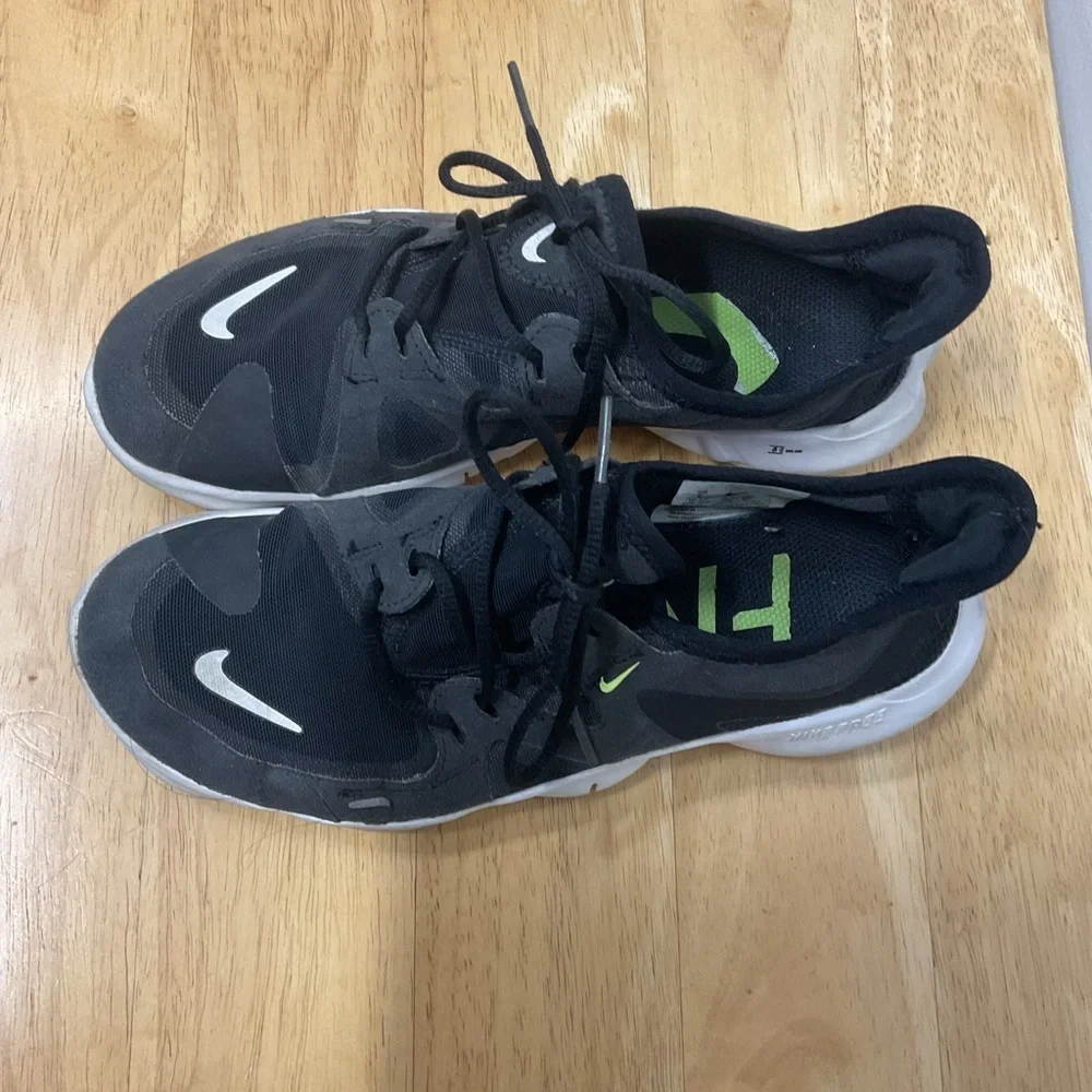 Nike free run sneakers size 6